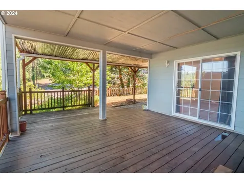 360 S 22nd Street Cottage Grove OR 97424