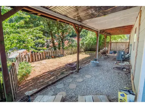 360 S 22nd Street Cottage Grove OR 97424