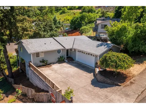 360 S 22nd Street Cottage Grove OR 97424