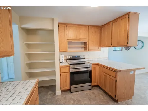 360 S 22nd Street Cottage Grove OR 97424