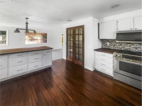 13304 Clairmont Way Oregon City OR 97045