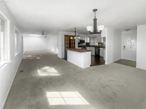 13304 Clairmont Way Oregon City OR 97045