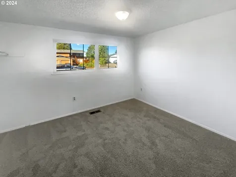 13304 Clairmont Way Oregon City OR 97045