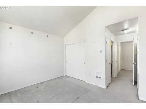 2512 SE 87th Avenue Portland OR 97266