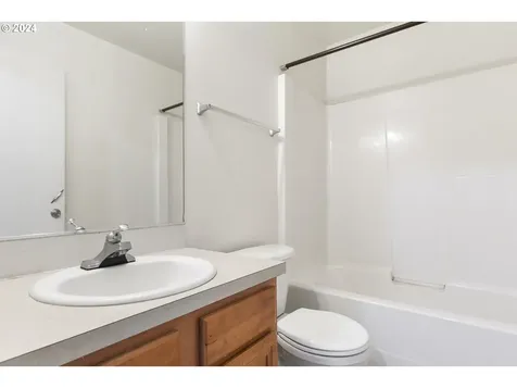 2512 SE 87th Avenue Portland OR 97266