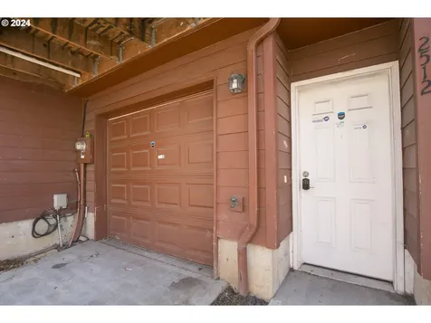 2512 SE 87th Avenue Portland OR 97266