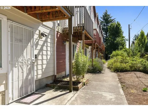 2512 SE 87th Avenue Portland OR 97266
