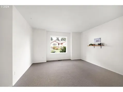 120 W Nicholas Way Newberg OR 97132