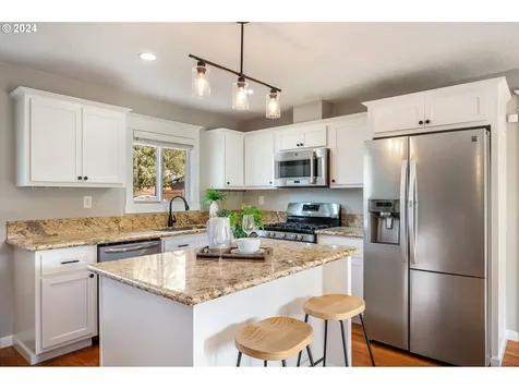 420 Sw Devonwood Avenue Beaverton OR 97006