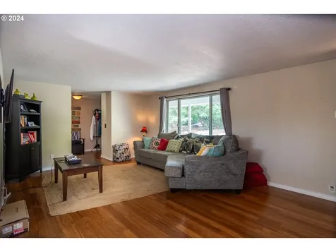 168 Live Oak Court Roseburg OR 97470