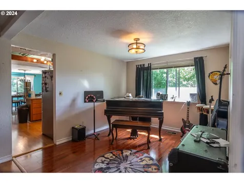 168 Live Oak Court Roseburg OR 97470