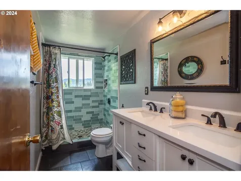 168 Live Oak Court Roseburg OR 97470