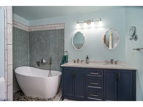 168 Live Oak Court Roseburg OR 97470