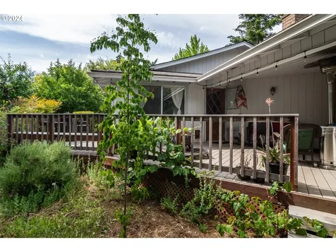 168 Live Oak Court Roseburg OR 97470