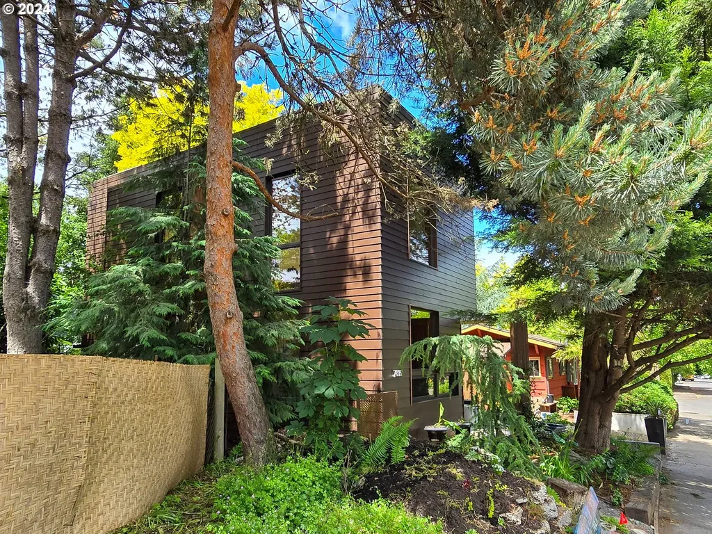 2702 N Winchell Street Portland OR 97217