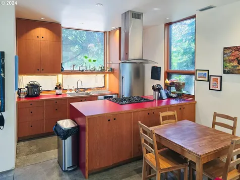 2702 N Winchell Street Portland OR 97217