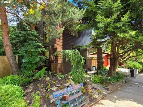 2702 N Winchell Street Portland OR 97217