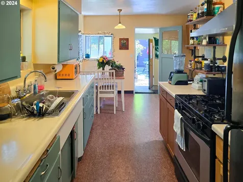 2702 N Winchell Street Portland OR 97217