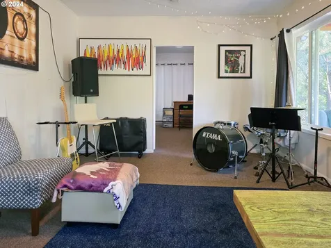 2702 N Winchell Street Portland OR 97217
