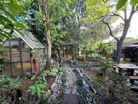 2702 N Winchell Street Portland OR 97217