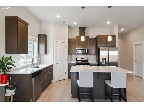 4012 Village Center Drive SE Salem OR 97302