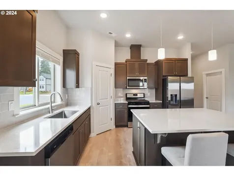 4012 Village Center Drive SE Salem OR 97302