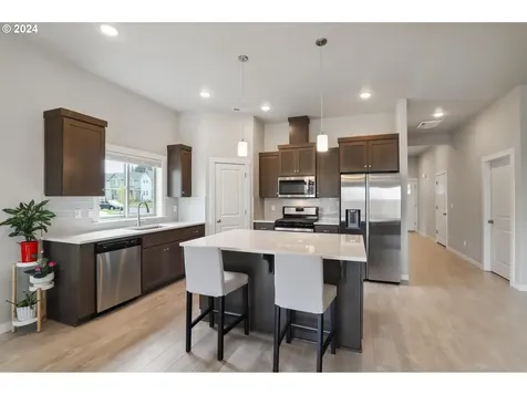 4012 Village Center Drive SE Salem OR 97302