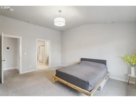 4012 Village Center Drive SE Salem OR 97302