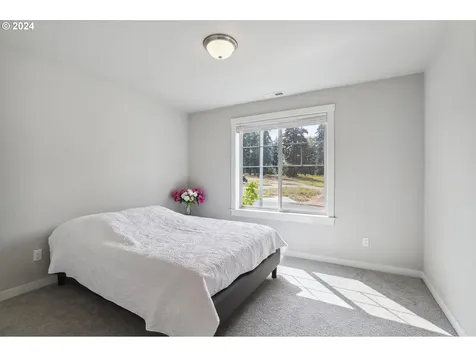 4012 Village Center Drive SE Salem OR 97302