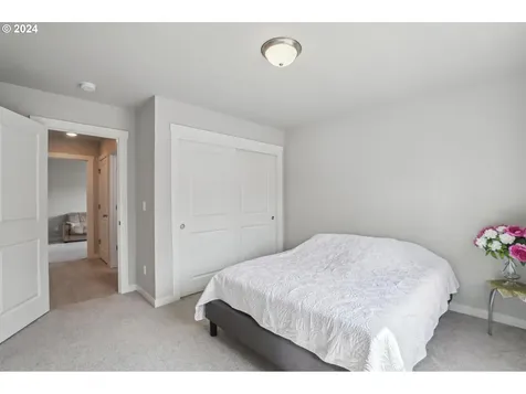 4012 Village Center Drive SE Salem OR 97302