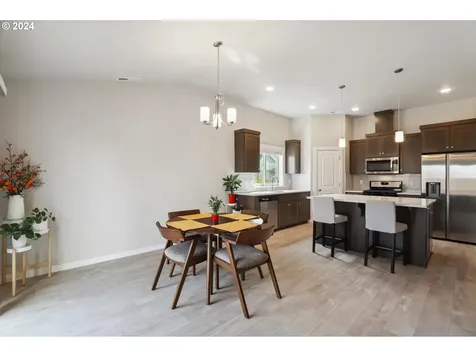 4012 Village Center Drive SE Salem OR 97302