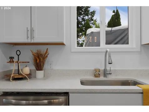 126 S Vista Way Kelso WA 98626