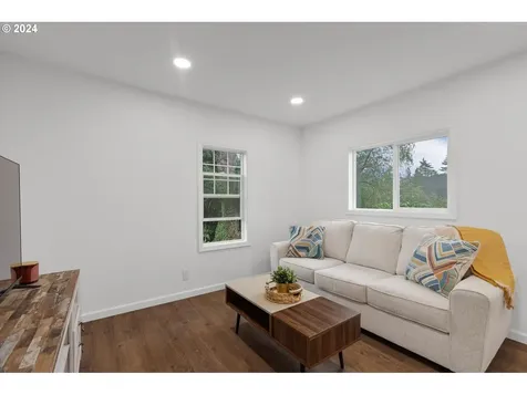 126 S Vista Way Kelso WA 98626
