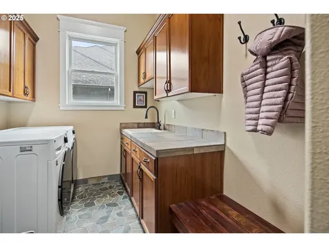 1875 Meridian Drive Woodburn OR 97071
