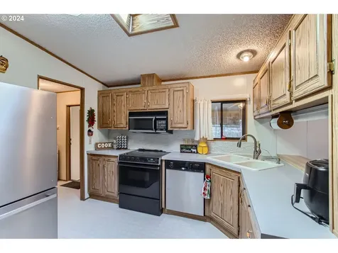 1890 Woodland Avenue Woodburn OR 97071