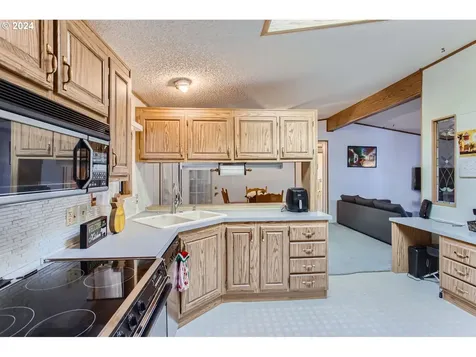 1890 Woodland Avenue Woodburn OR 97071