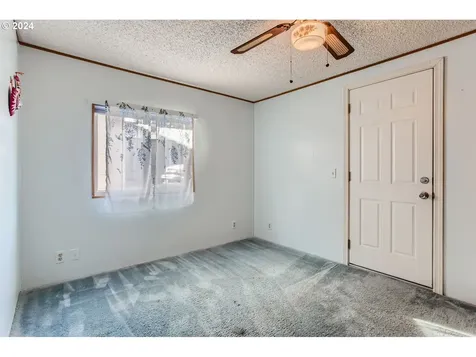 1890 Woodland Avenue Woodburn OR 97071