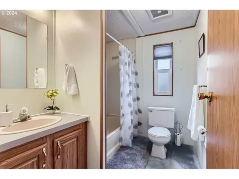1890 Woodland Avenue Woodburn OR 97071