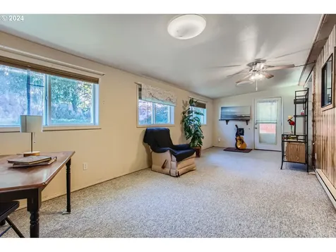 1890 Woodland Avenue Woodburn OR 97071