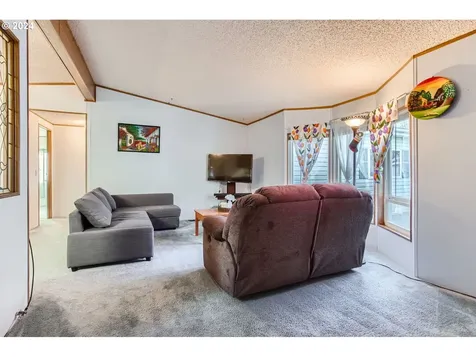 1890 Woodland Avenue Woodburn OR 97071