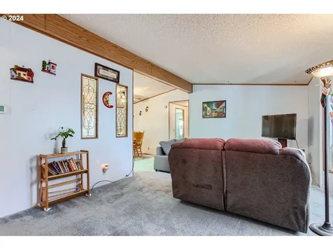 1890 Woodland Avenue Woodburn OR 97071
