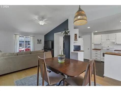 206 S Meredith Drive Newberg OR 97132