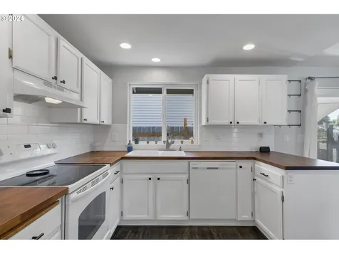 206 S Meredith Drive Newberg OR 97132