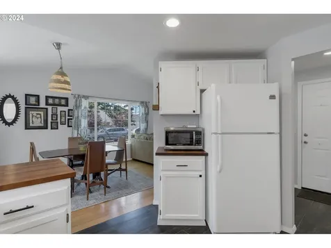 206 S Meredith Drive Newberg OR 97132