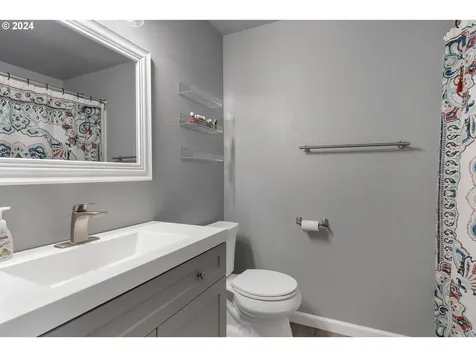 206 S Meredith Drive Newberg OR 97132