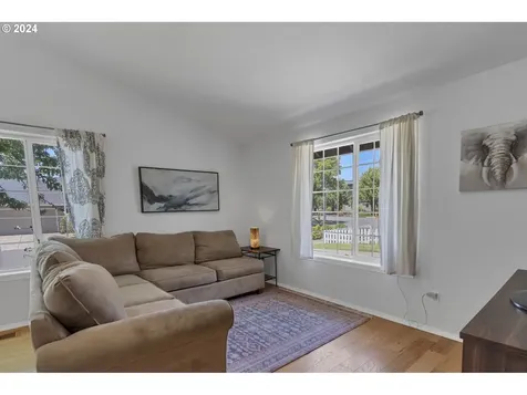 206 S Meredith Drive Newberg OR 97132