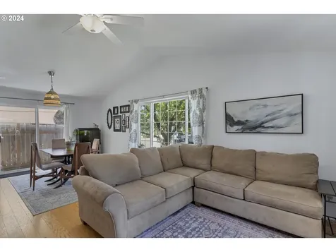 206 S Meredith Drive Newberg OR 97132