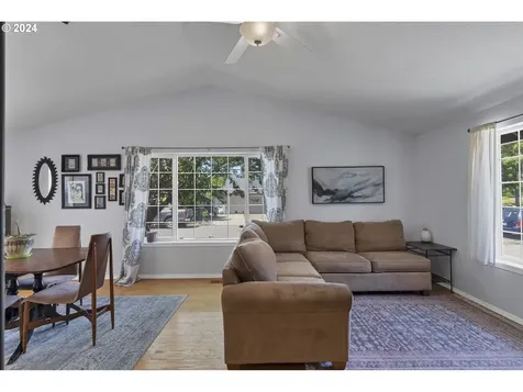 206 S Meredith Drive Newberg OR 97132