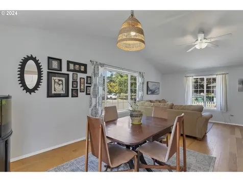 206 S Meredith Drive Newberg OR 97132