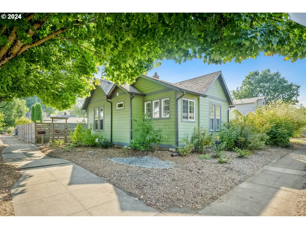 9737 N Charleston Avenue Portland OR 97203
